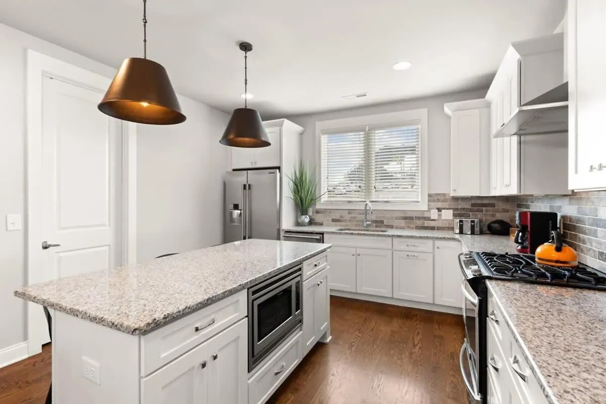 2 Chic Townhomes Near Geodis Sleeps 22 Nashville Holiday home