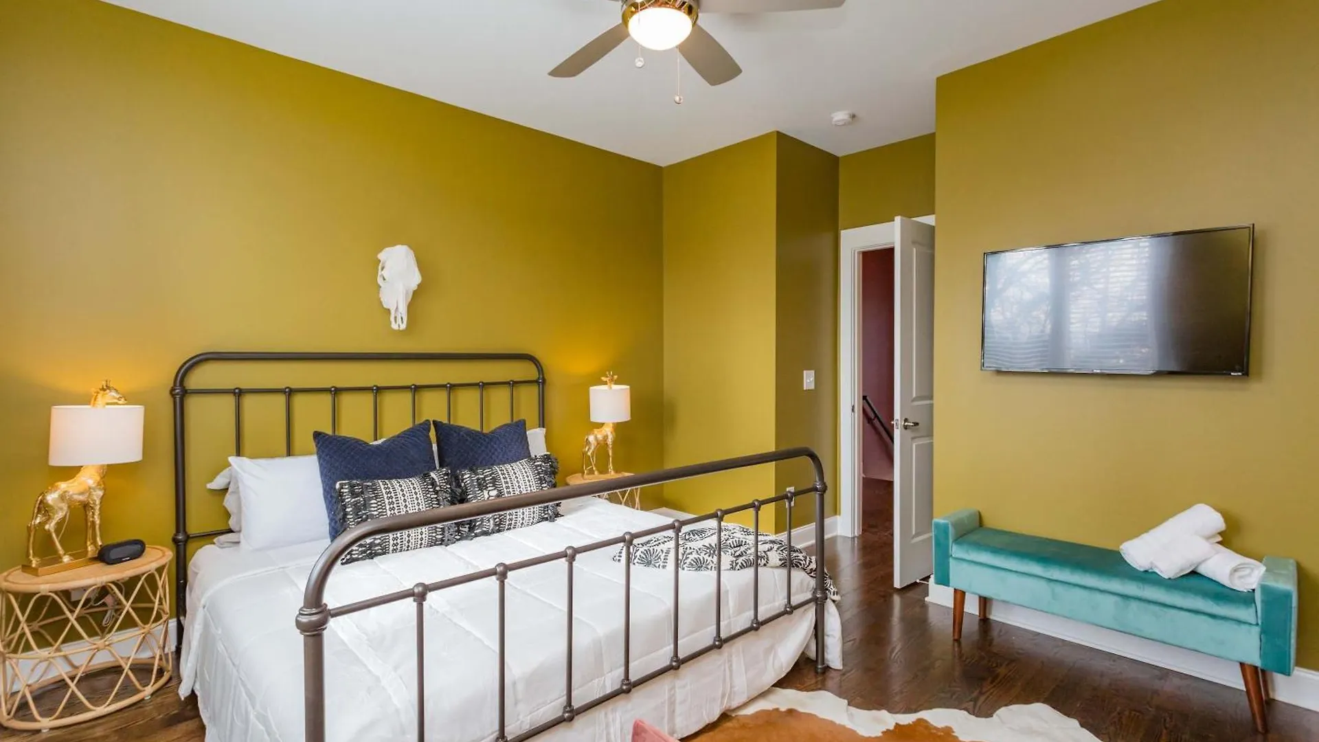 Holiday home 2 Chic Townhomes Near Geodis Sleeps 22 Nashville