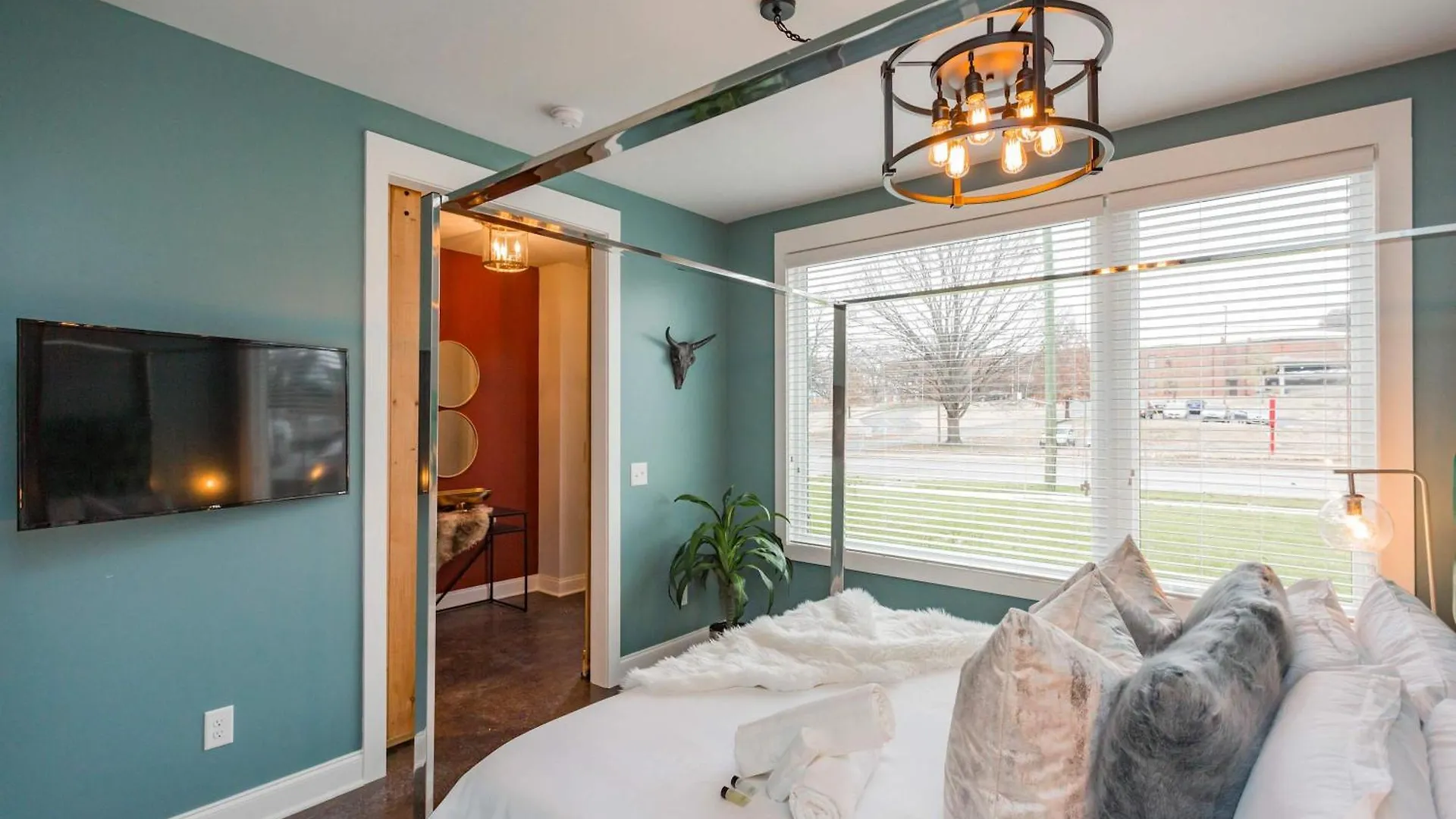 2 Chic Townhomes Near Geodis Sleeps 22 Nashville