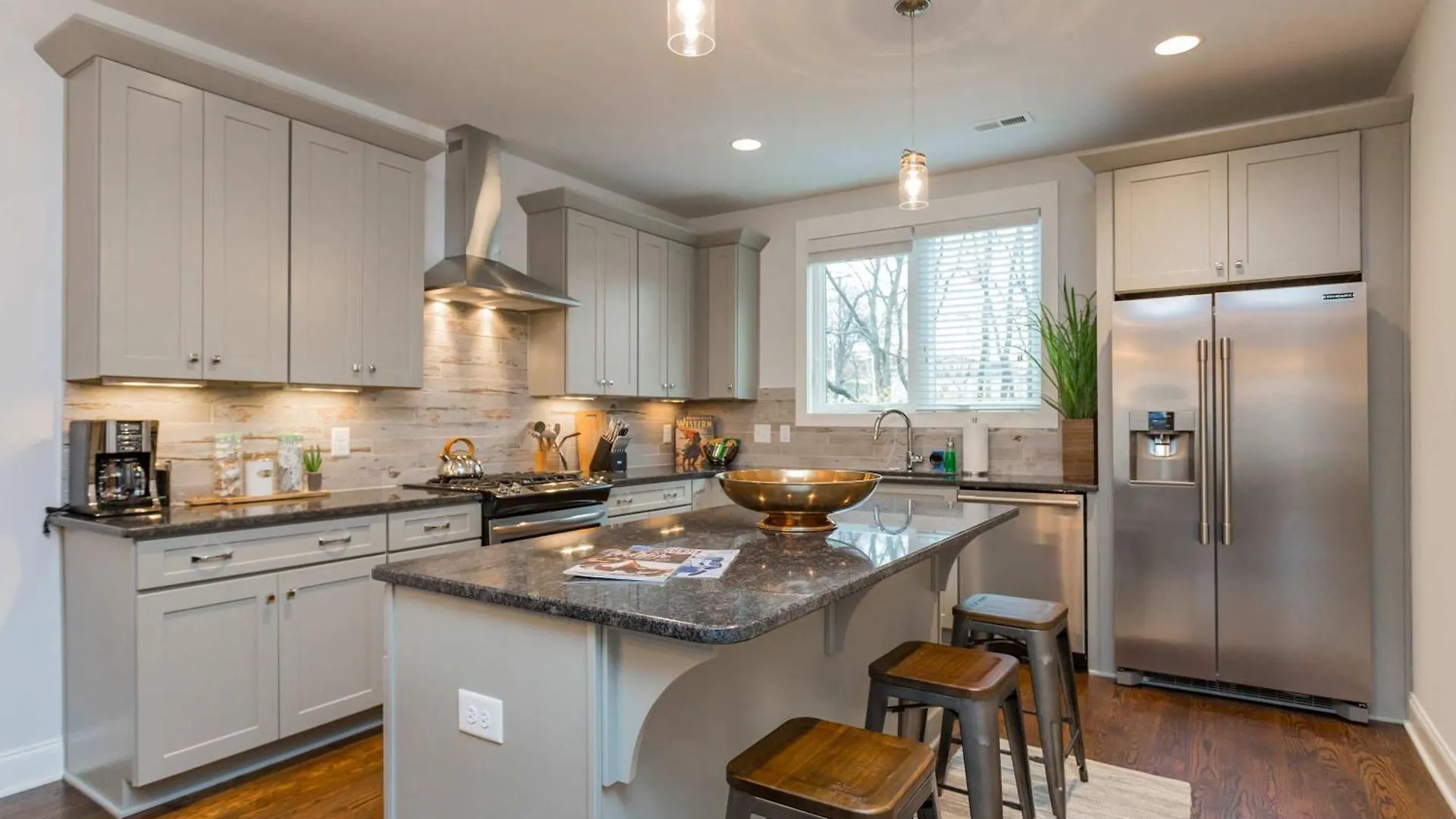 2 Chic Townhomes Near Geodis Sleeps 22 Nashville 0*,  United States