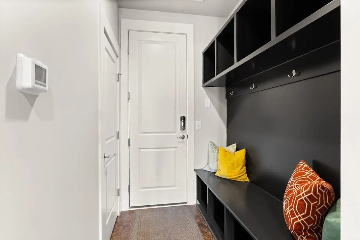 Dom wakacyjny 2 Chic Townhomes Near Geodis Sleeps 22 Nashville