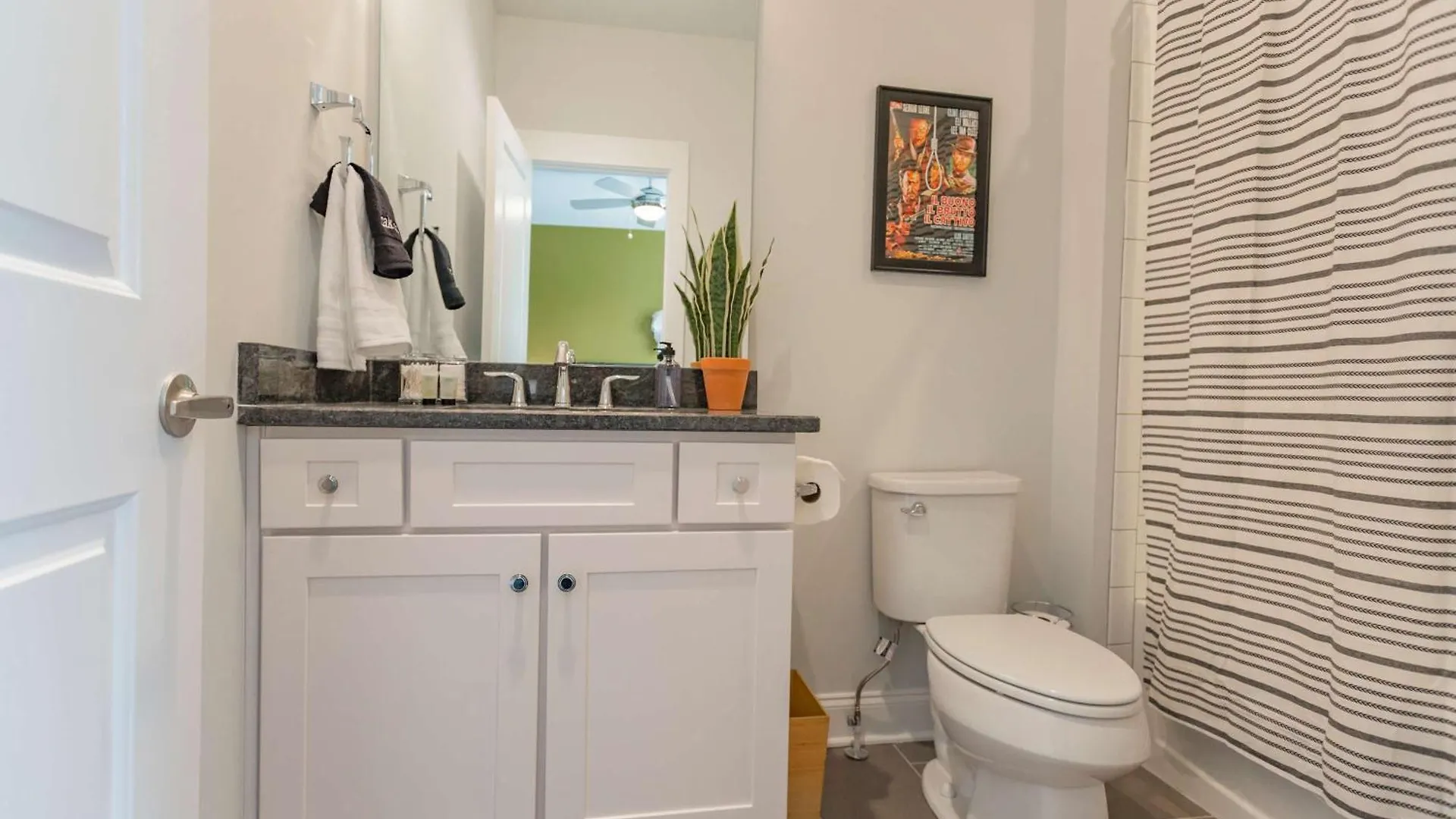2 Chic Townhomes Near Geodis Sleeps 22 Nashville 0*,  Stany Zjednoczone Ameryki